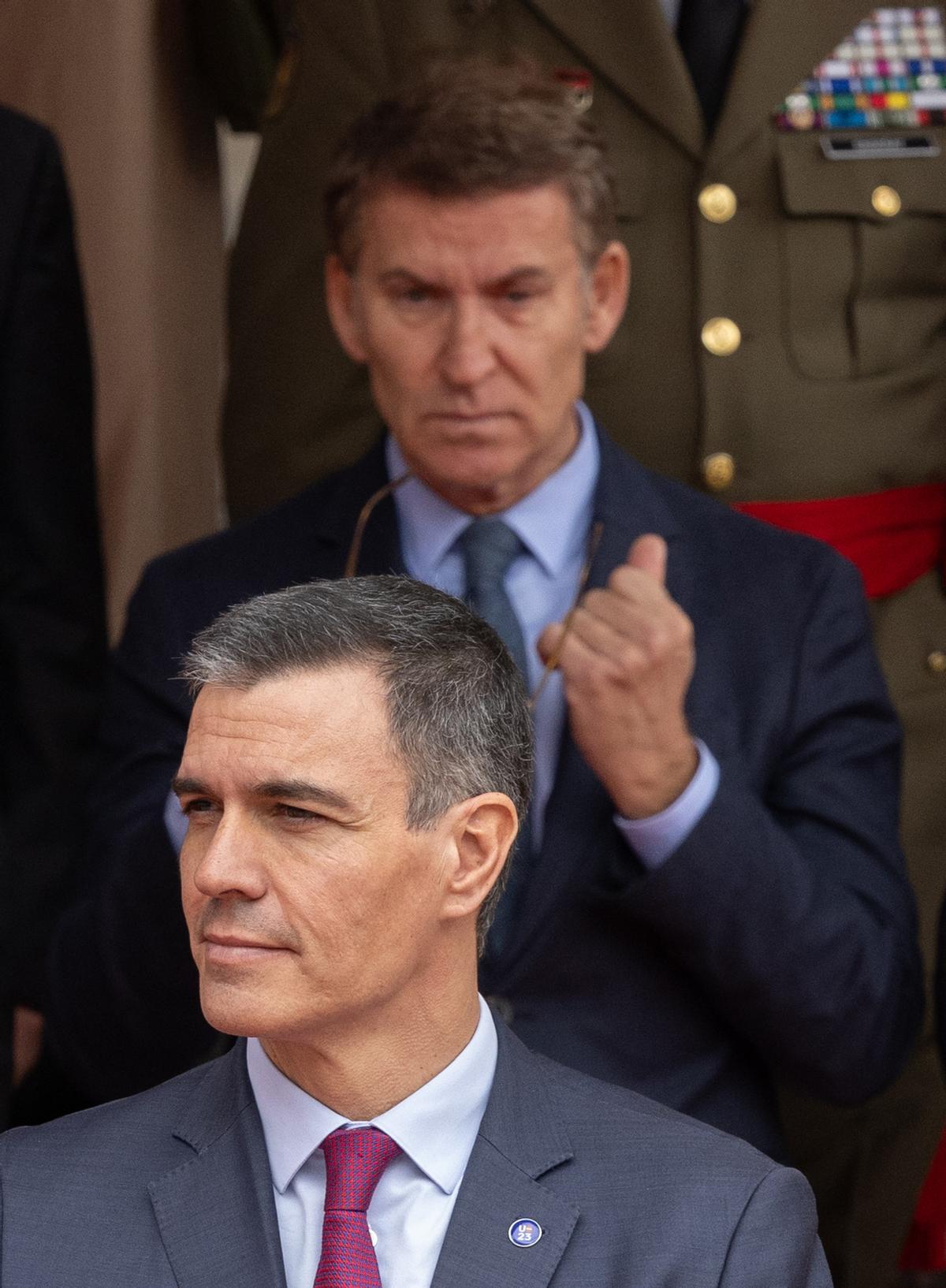 Pedro Sánchez y Alberto Núñez Feijóo tras la Sesión de Apertura de las Cortes Generales.