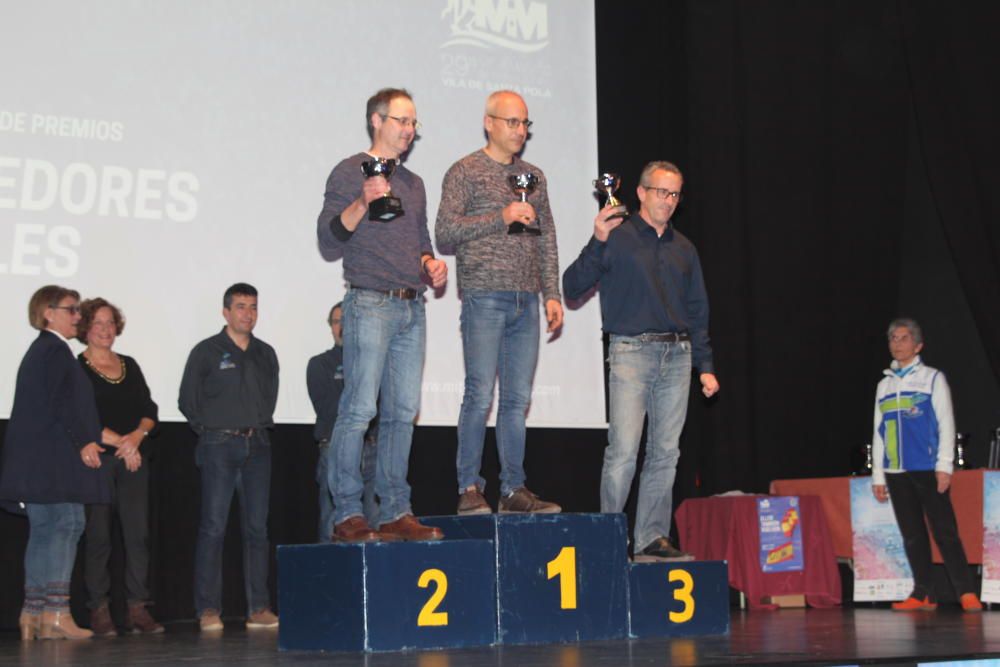 Santa Pola entrega los premios a los corredores locales en una gala festiva.