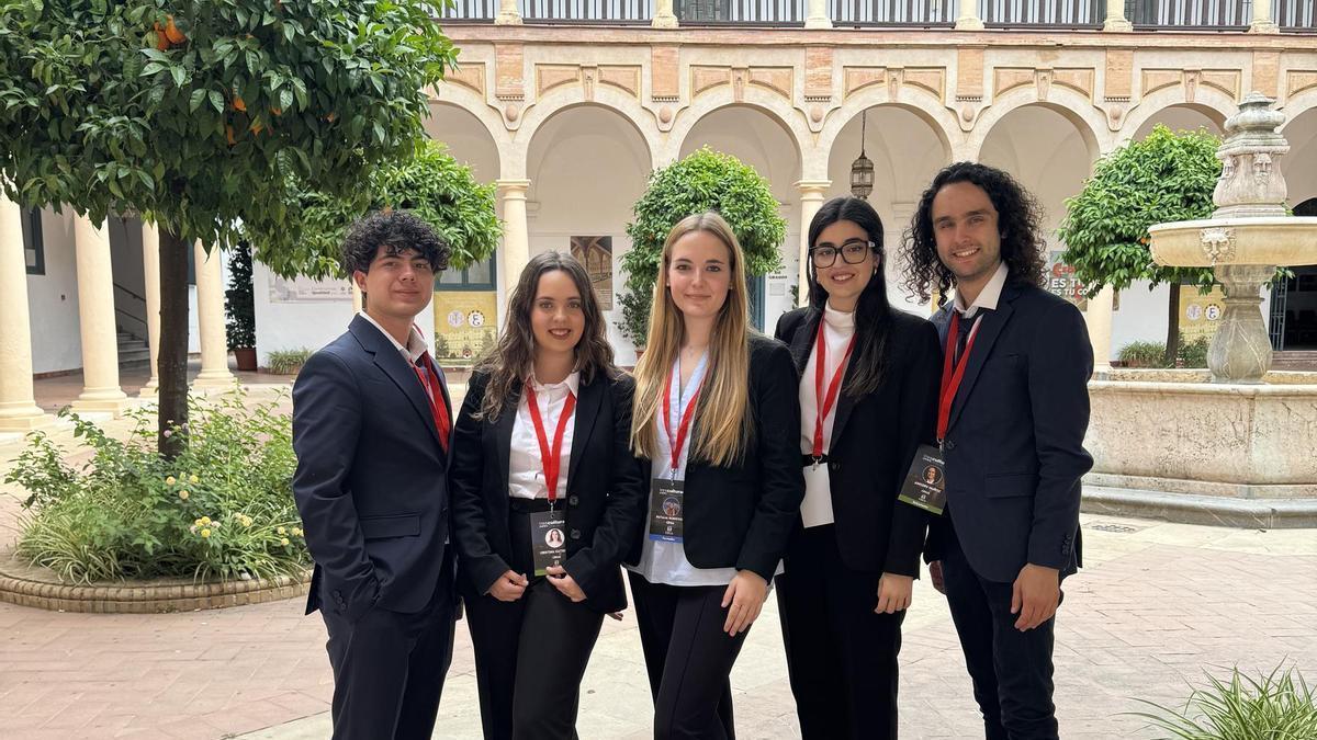 El equipo de debate de la UA en el Torneo nacional de debate “Tres Culturas” celebrado en la Universidad de Córdoba