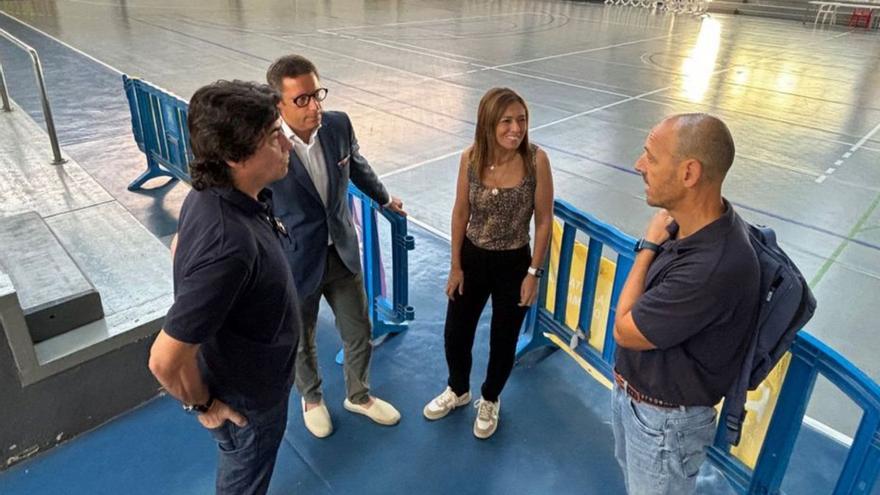 La alcaldesa, María Tormo, visitó ayer los pabellones de la Garrofera. | MEDITERRÁNEO