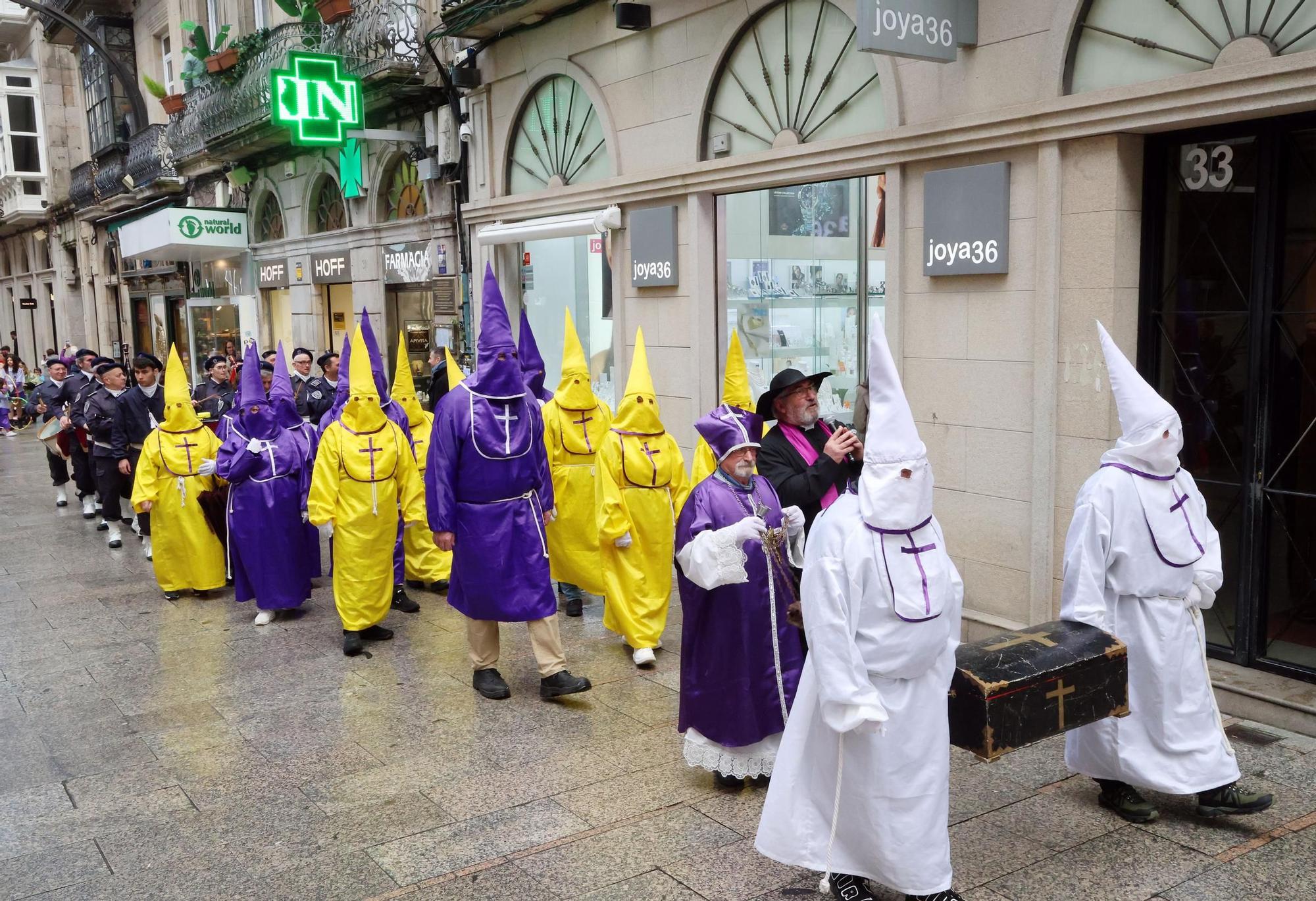 Comitiva fúnebre y premios del desfile finalizan el Carnaval en Vigo
