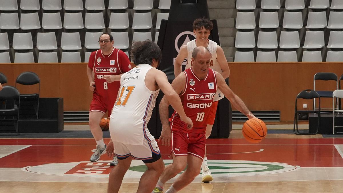 Les imatges del clínic de bàsquet amb els patrocinadors del Bàsquet Girona
