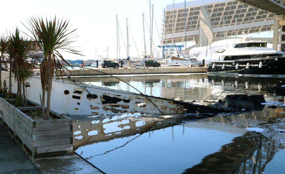 Incendi al Port Fòrum, a Sant Adrià del Besós