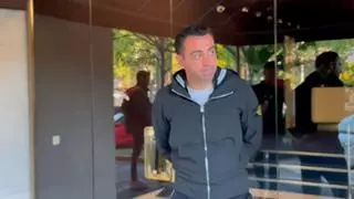 ¡Cumbre en casa de Laporta! Así ha sido la llegada de Xavi y Deco