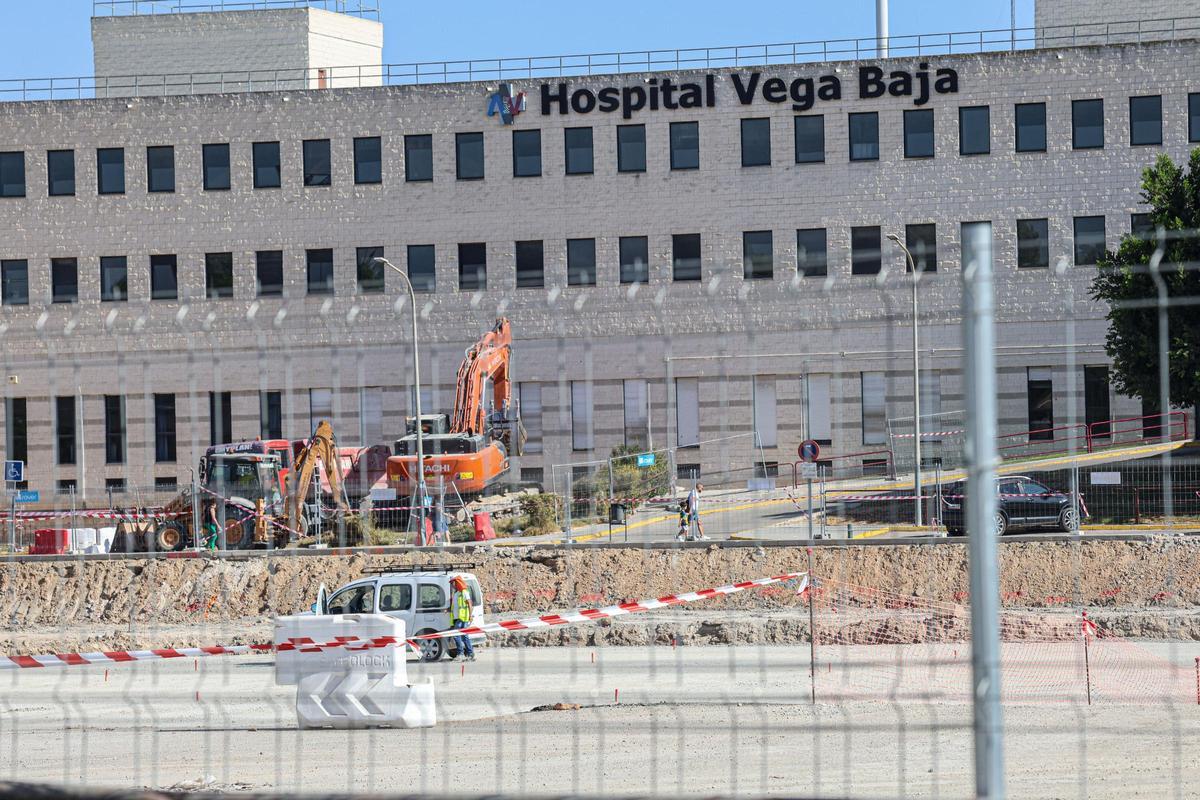 Obras en el hospital de la Vega Baixa, que ya han completado sus obras en un 80 %.