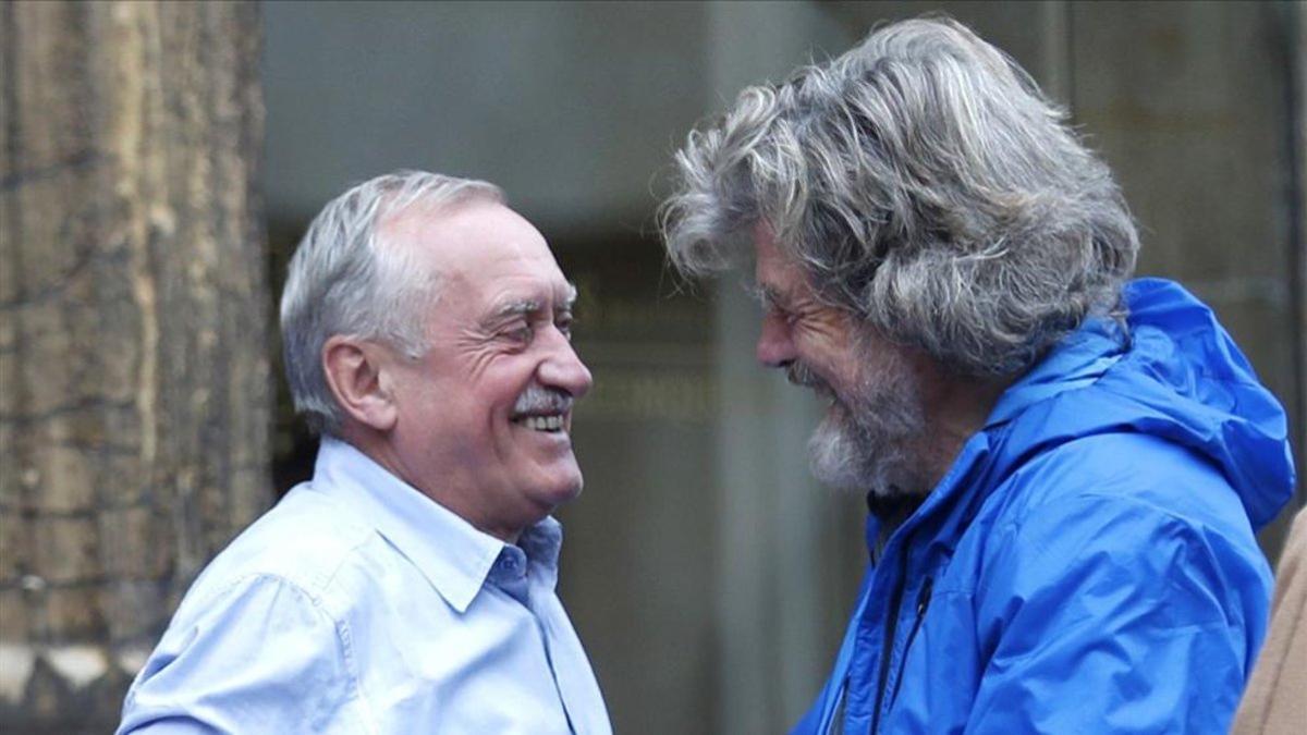 Los alpinistas en su llegada a Oviedo