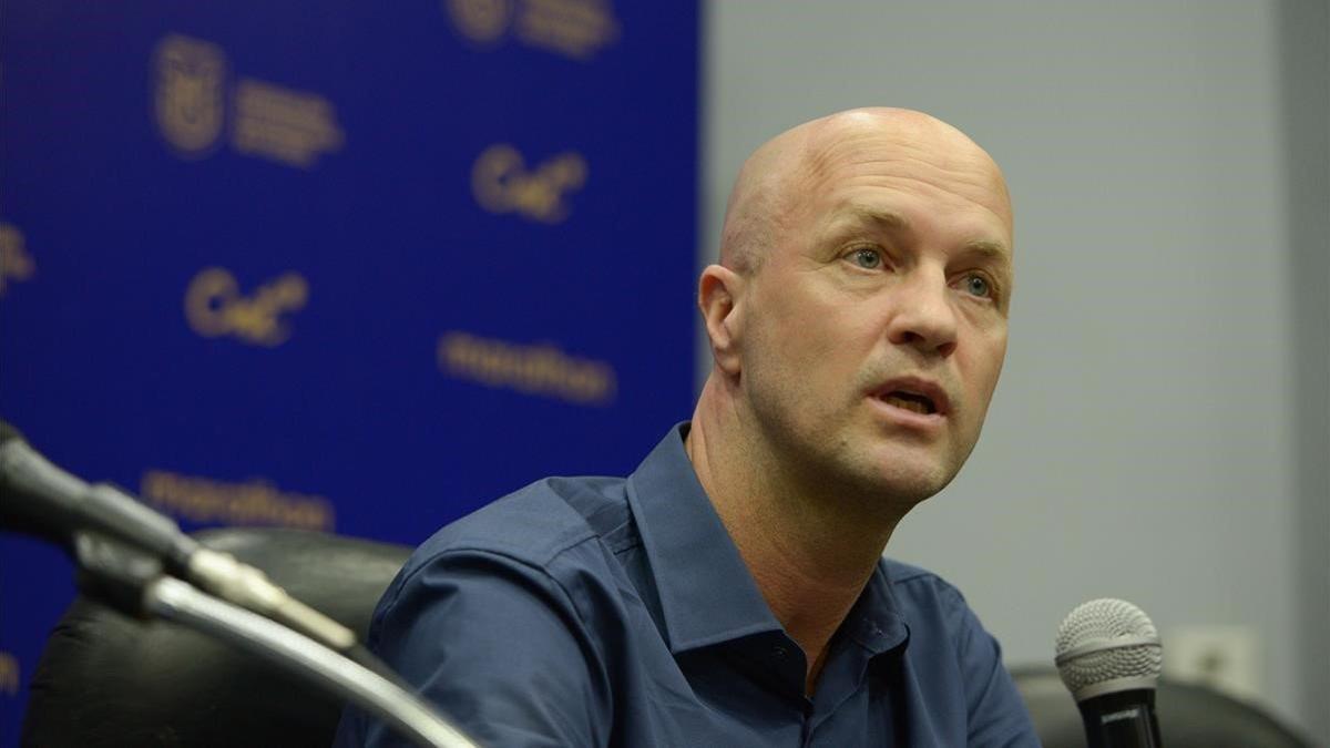 Jordi Cruyff, en una rueda de prensa en Guayaquil (Ecuador), cuando los jugadores no podían entrenarse por el coronavirus.