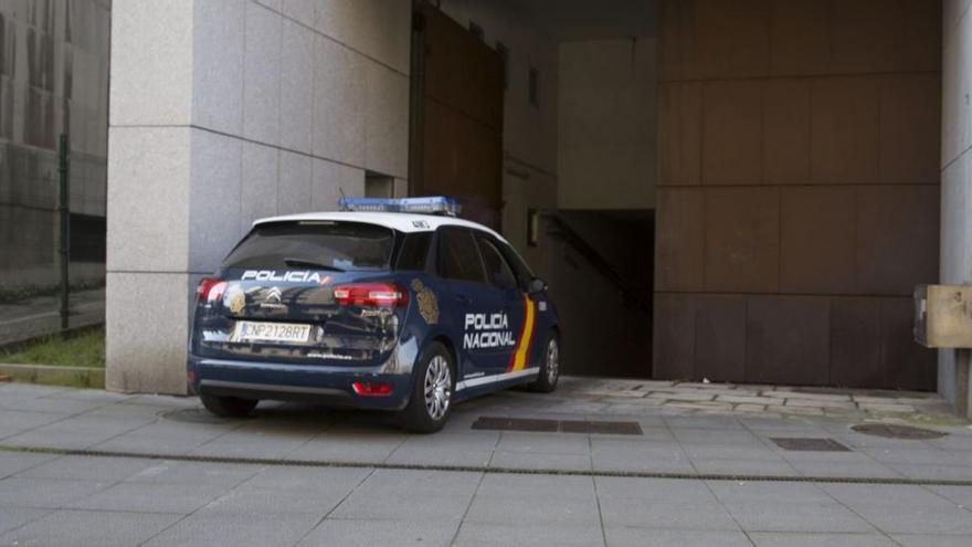 Detenido un avilesino de 76 años por atracar dos bancos en Oviedo