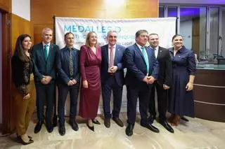 Sant Joan rinde honores a los que «hacen grande» el municipio