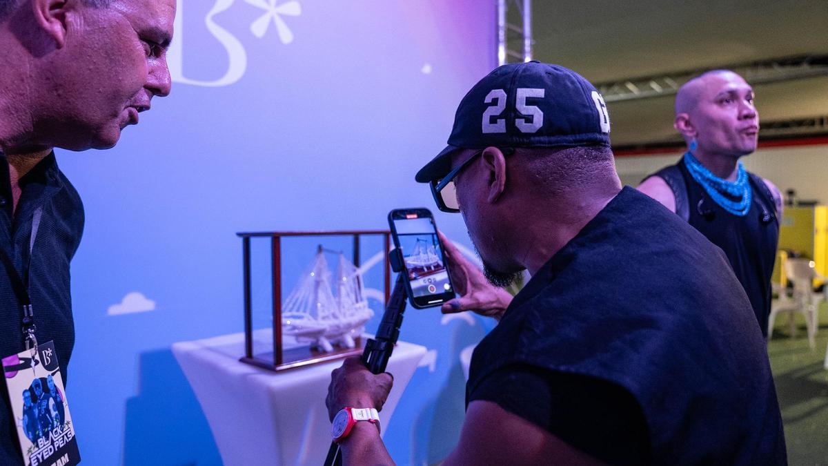 Black Eyed Pies recibe el tradicional barco de sal de Torrevieja