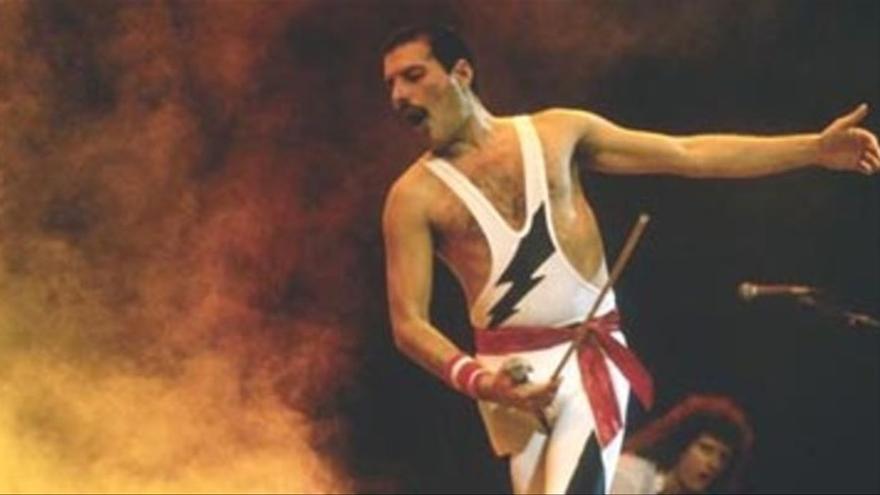 Freddie Mercury, durante un concierto de Queen, en 1985.