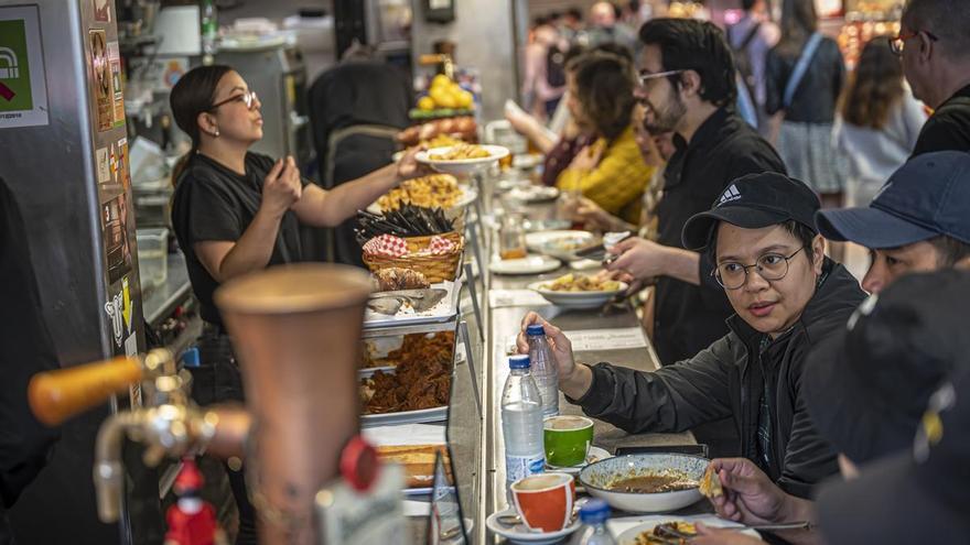 Coneix la tècnica que bars i restaurants fan servir perquè gastis més