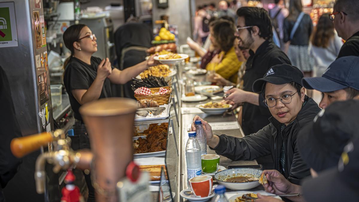 La regla numèrica amb què bars i restaurants fan que gastis més