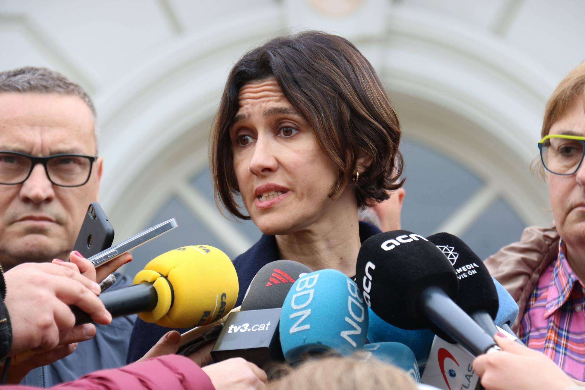 La alcaldesa Núria Parlon atiende a los medios de comunicación