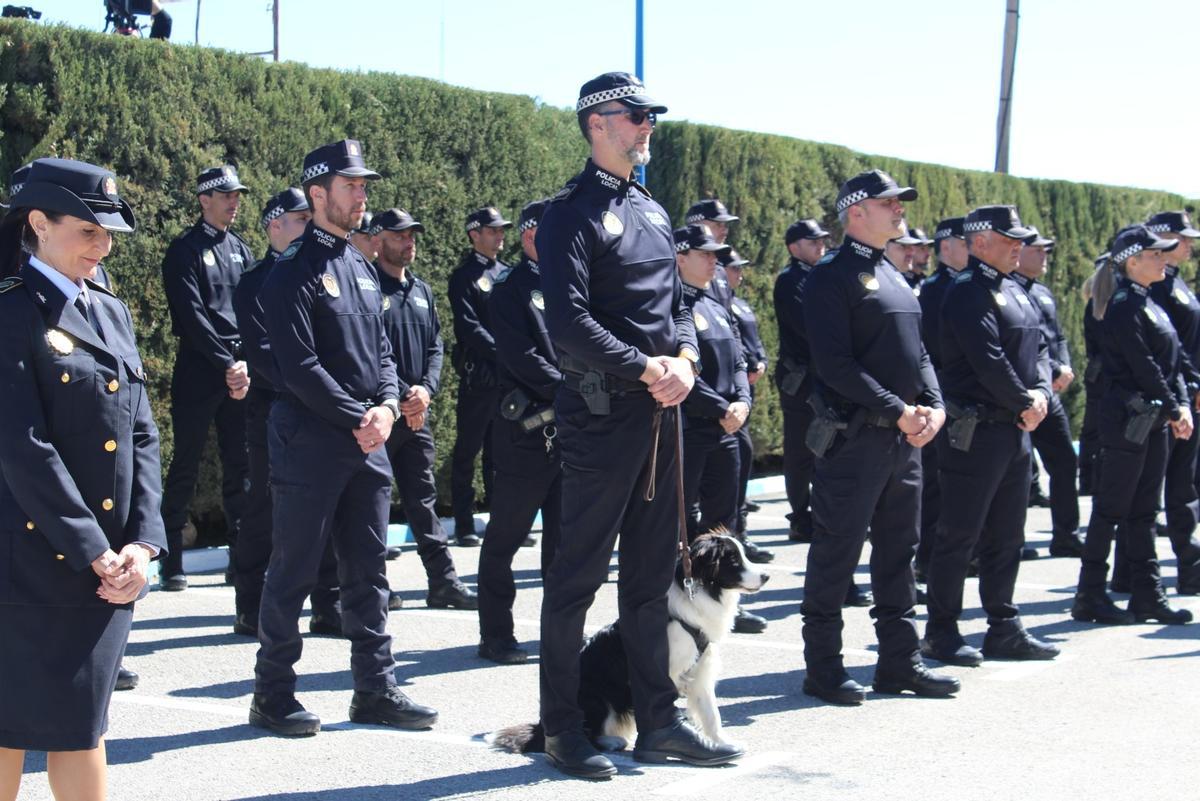 Agentes de la Policía Local de Novelda en formación.