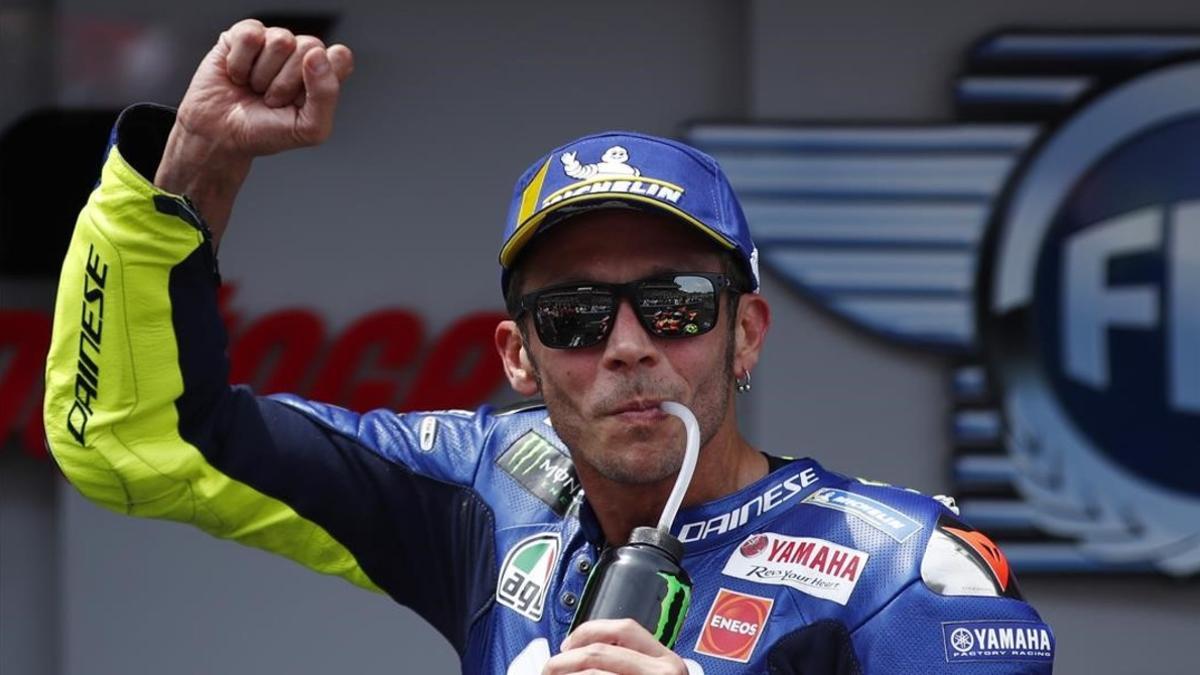 Valentino Rossi (Yamaha), en el podio del último GP de Catalunya.