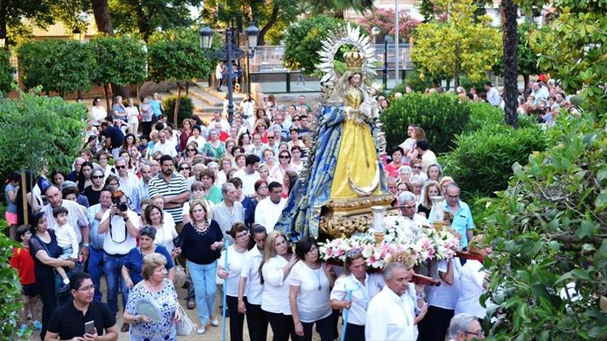 La Piedad procesiona al son de sevillanas