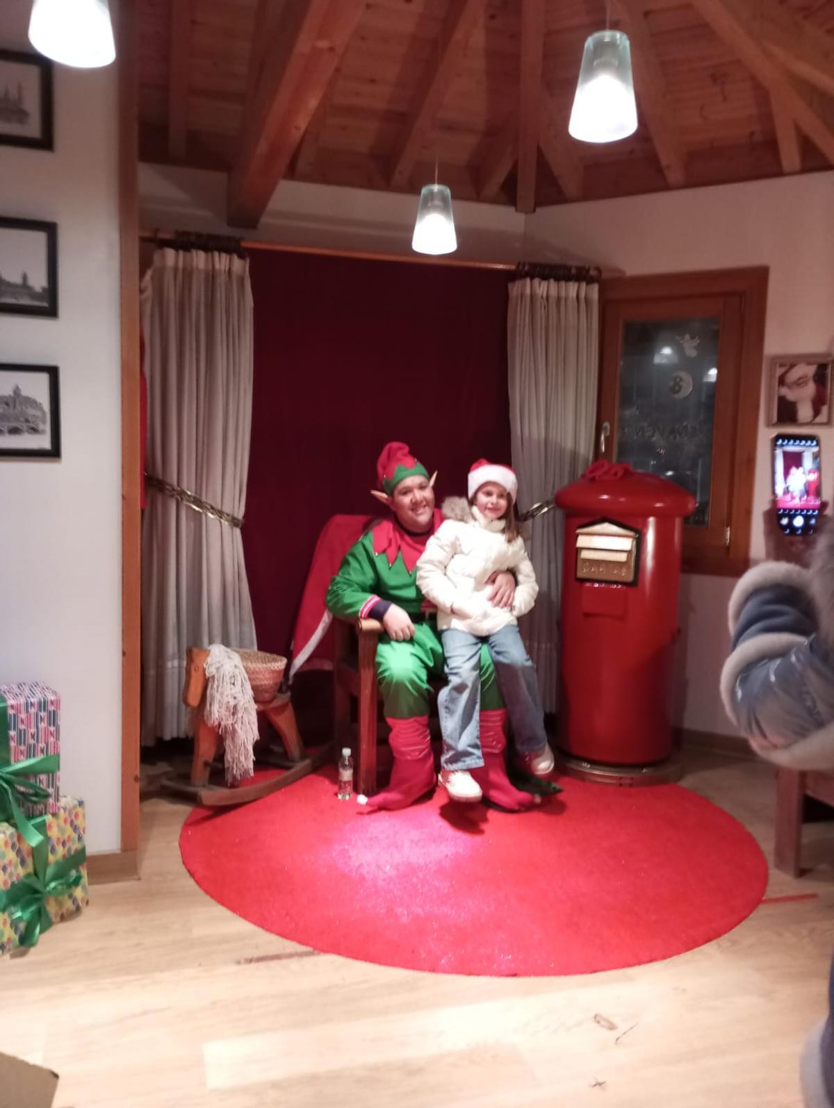 GALERÍA | Visitas de los niños y niñas al elfo de Papá Noel en Benavente