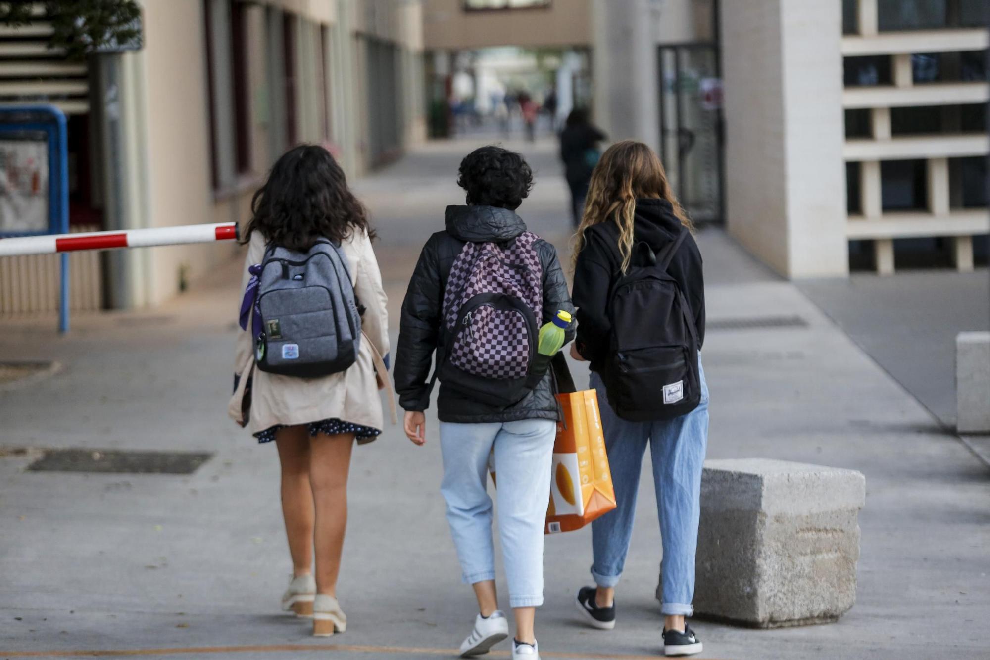 Los estudiantes de la UPV vuelven al campus de Vera tras el brote en el Galileo