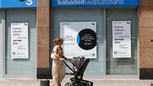 Imagen de una entidad bancaria en Bilbao. EFE/Luis Tejido
