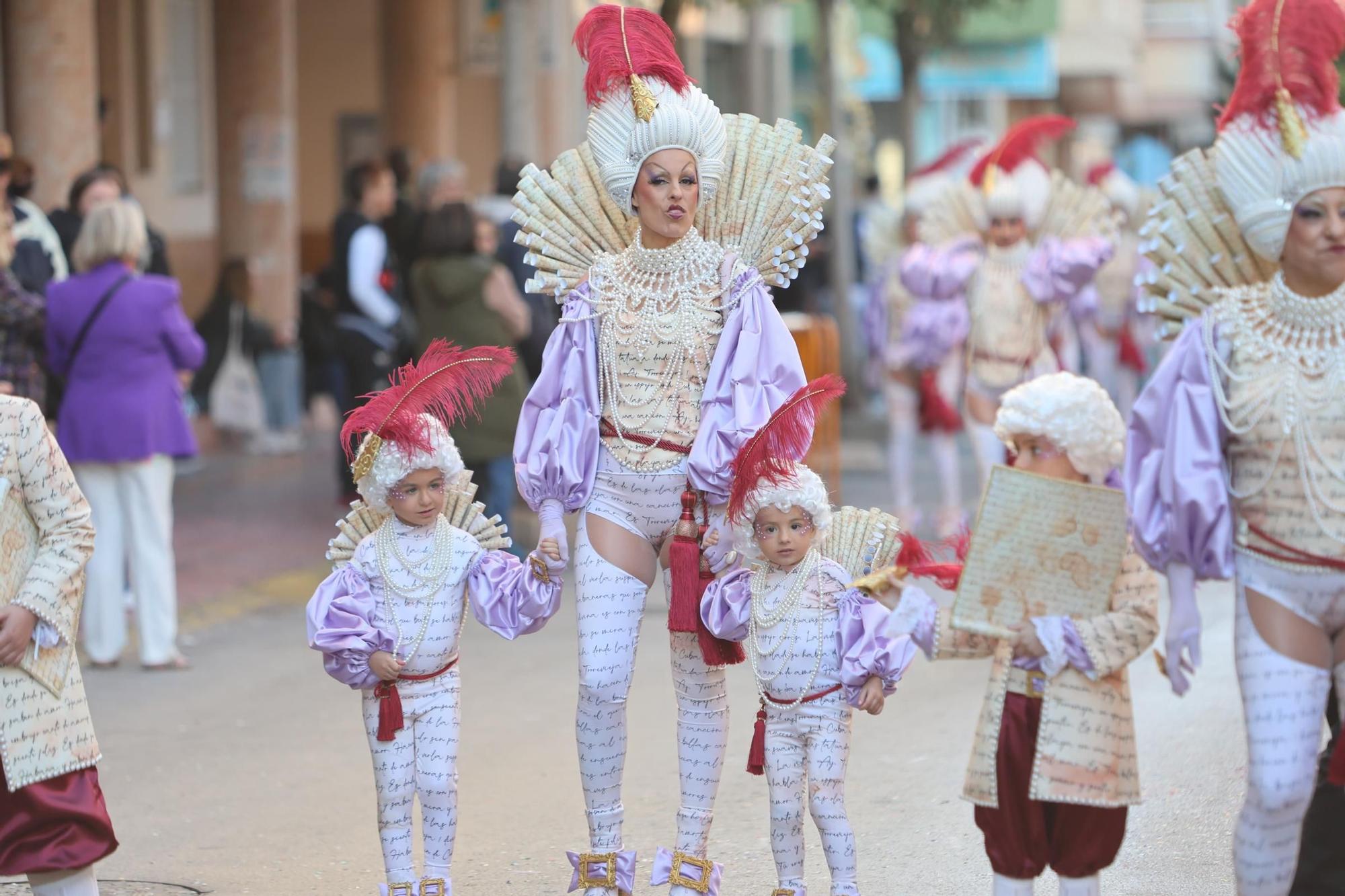 Las mejores imágenes del desfile concurso de Carnaval de Torrevieja 2024 están aquí