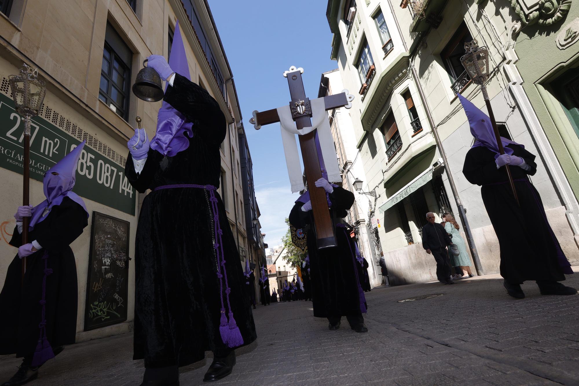 EN IMÁGENES: Así fue la procesión de la Soledad en la Semana Santa de Oviedo