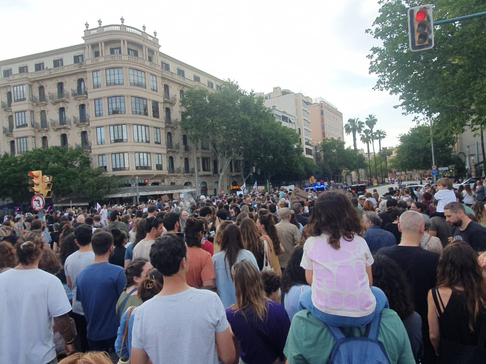 Las imagenes de la manifestación por el derecho a la vivienda y contra la masificación turística