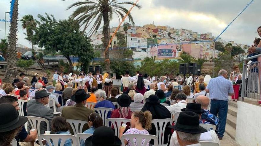 Los vecinos se reencuentran en el renacer de las fiestas de los barrios de Las Palmas de Gran Canaria