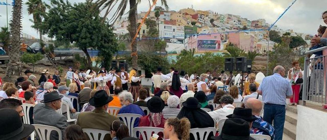 Actuación folclórica tras el pregón de las fiestas de San Roque, el sábado, 30 de julio
