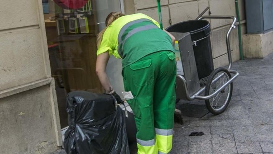 El Ayuntamiento reforzará la limpieza con nueva maquinaria hasta la nueva contrata