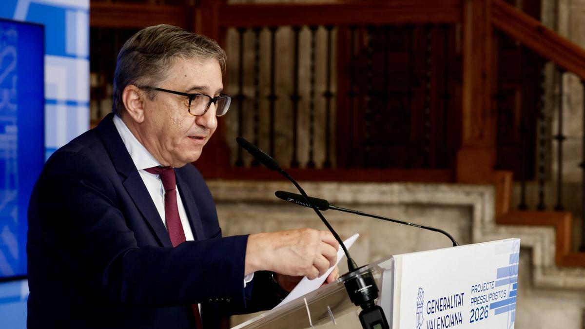 El conseller de Hacienda, José Antonio Rovira, en la presentación de los presupuestos de 2026