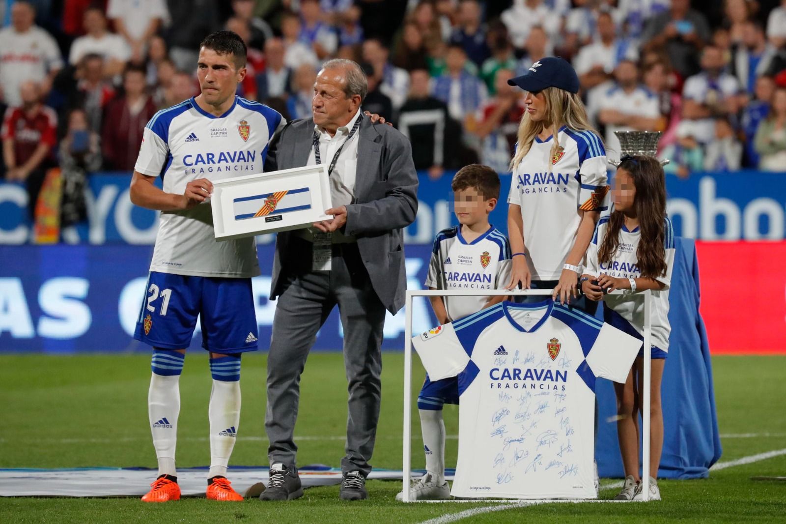 Zapater con Víctor Muñoz en el homenaje de su despedida