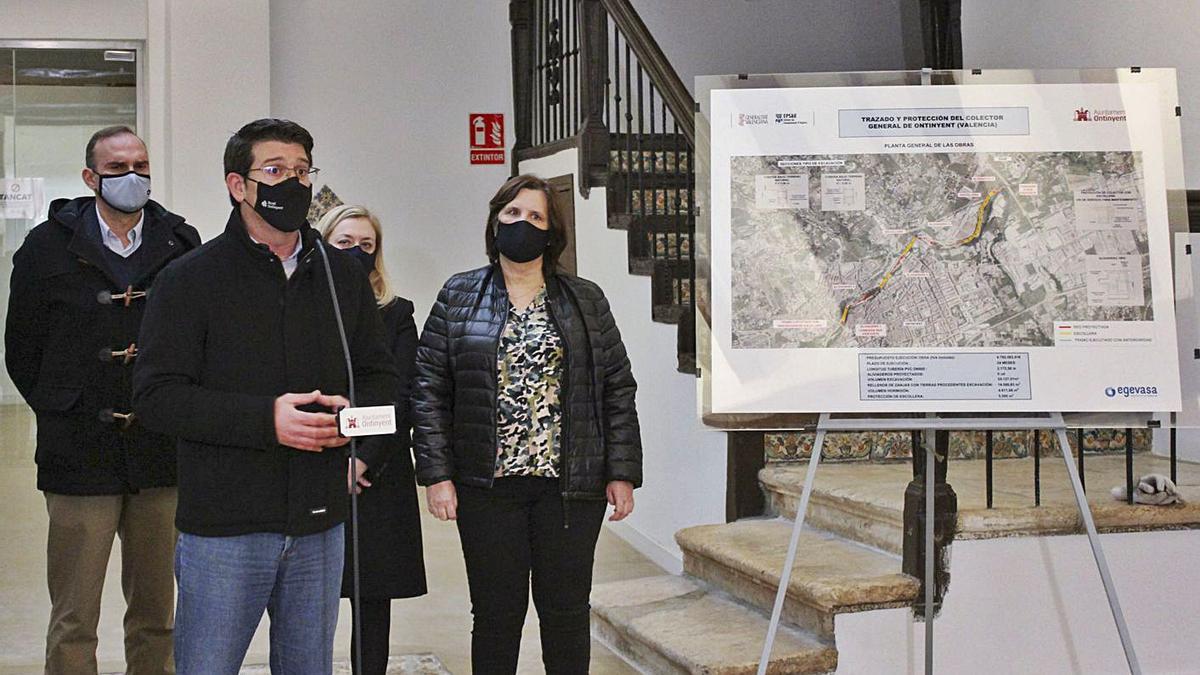 El alcalde, Jorge Rodríguez, en la presentación del proyecto del colector, ayer. | LEVANTE-EMV