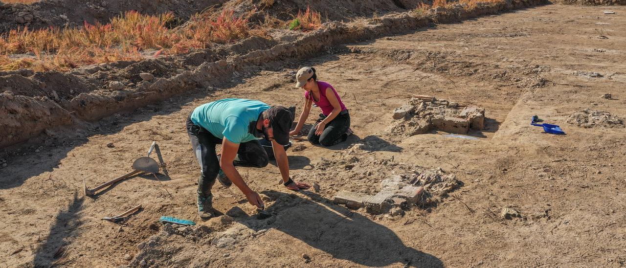 Trabajos arqueológicos en el campo de concentración de Albatera