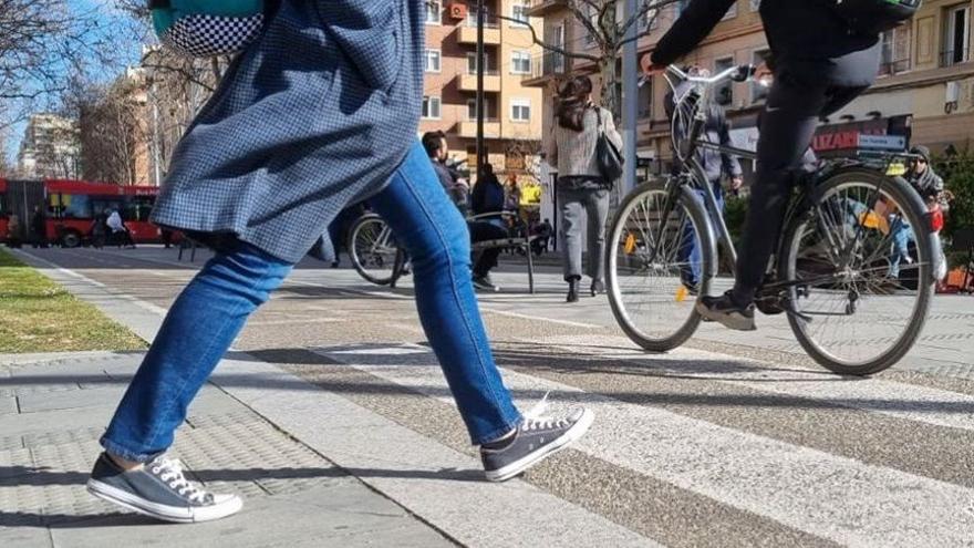 Zaragoza inicia una campaña de seguridad vial dirigida a peatones, patinetes y ciclistas