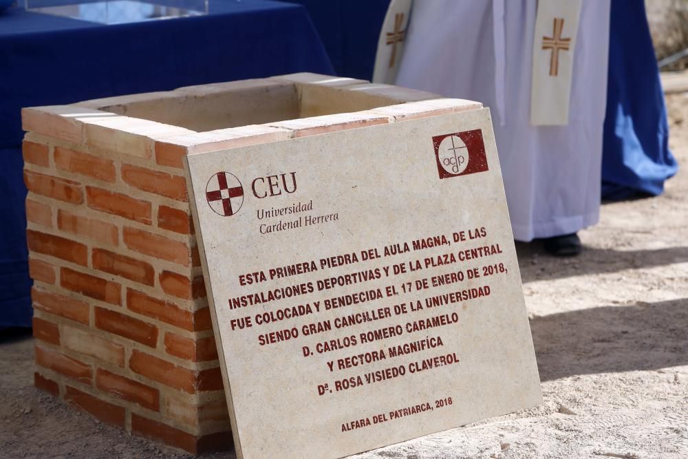 Colocan la primera piedra del nuevo campus del CEU-UCH de Alfara