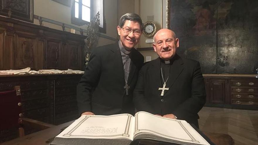 El cardenal TAGLE, DE PEREGRINO EN el pilar