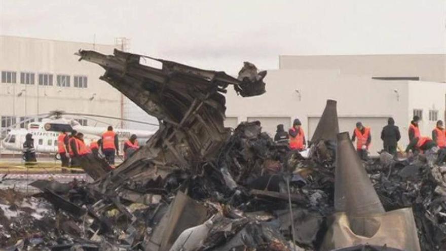 Reabren el aeropuerto de Kazán tras la muerte 50 pasajeros en la catástrofe del Boeing-737