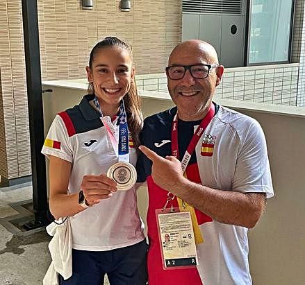 Con Adriana Cerezo, plata en taekwondo.