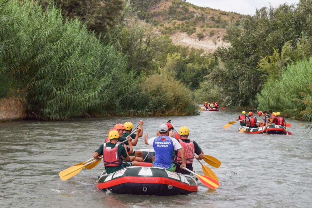 Los jugadores del Elche disfrutan haciendo rafting en el río Segura