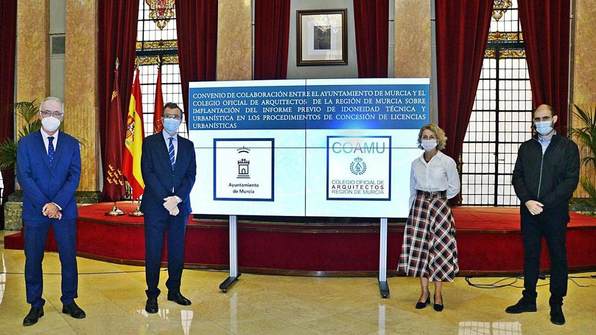 Firma del convenio entre el Ayuntamiento de Murcia y el Colegio Oficial de Arquitectos.