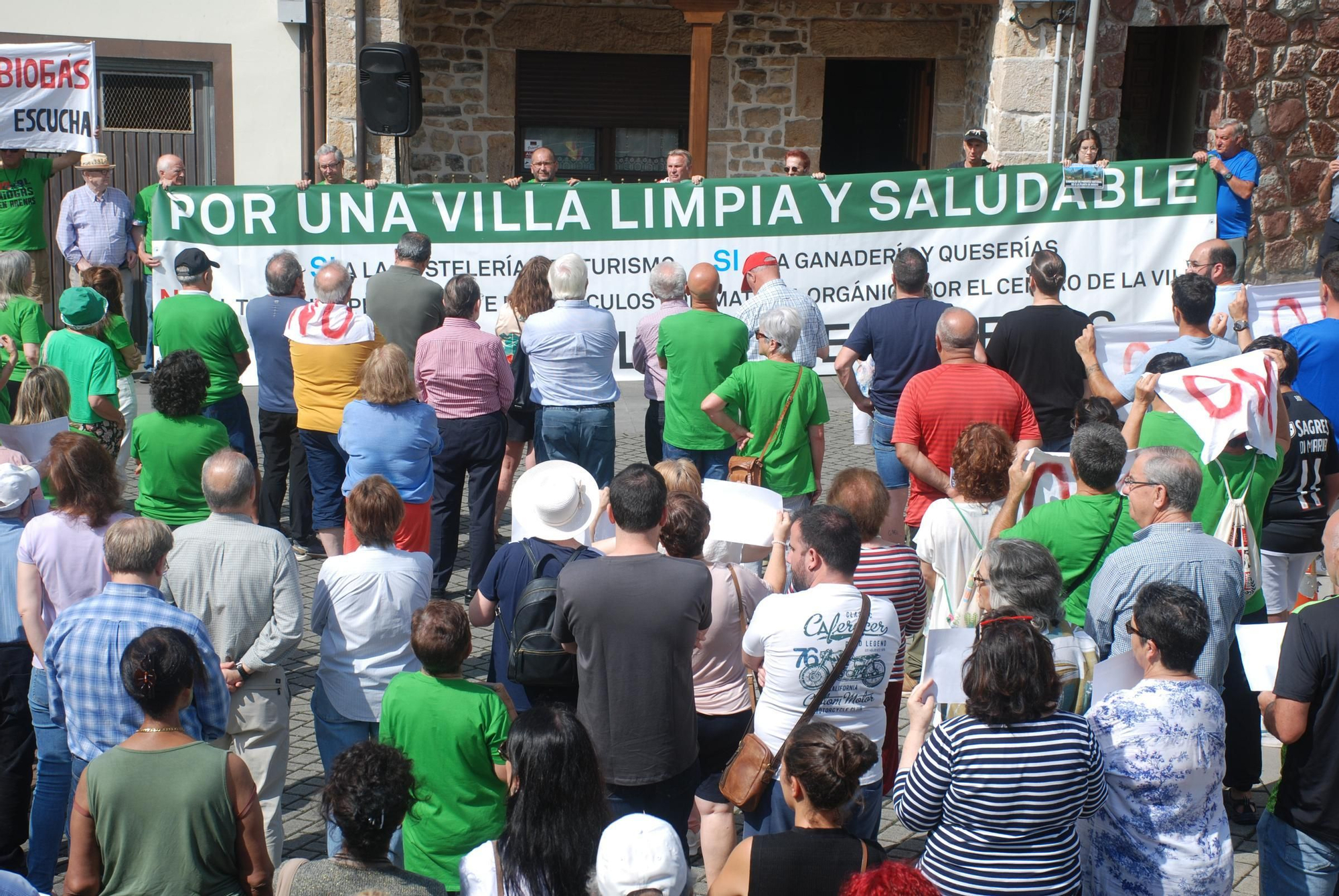 Manifestación contra la planta de biogás en Arenas de Cabrales