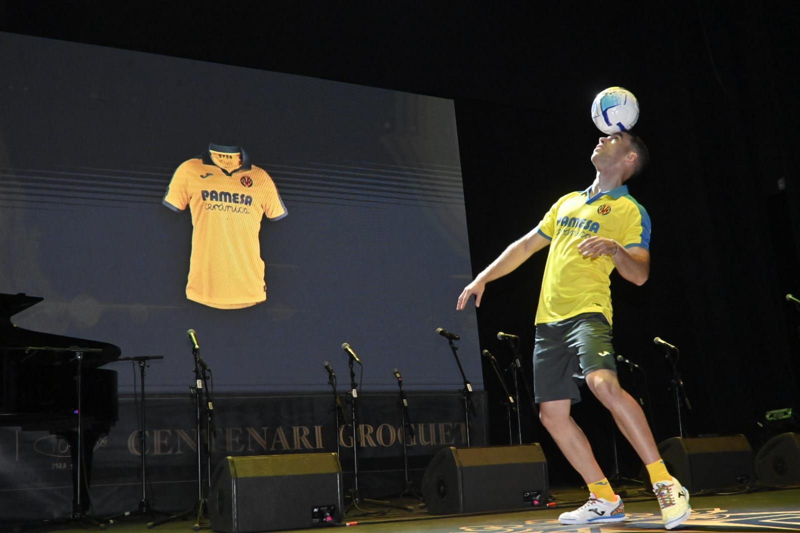 Las mejores fotos de la gala del centenario del Villarreal CF: ¿Qué te parece la camiseta?