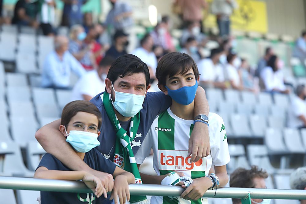 Aficionados asistentes al encuentro Córdoba CF-Don Benito