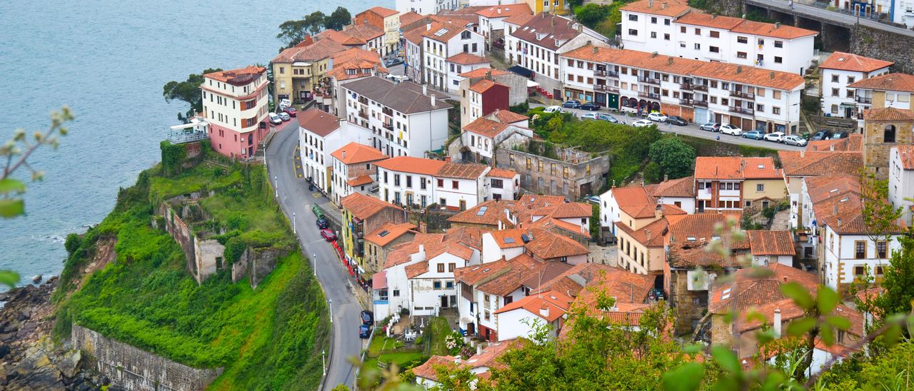 Vista de Lastres desde el mirador de San Roque.