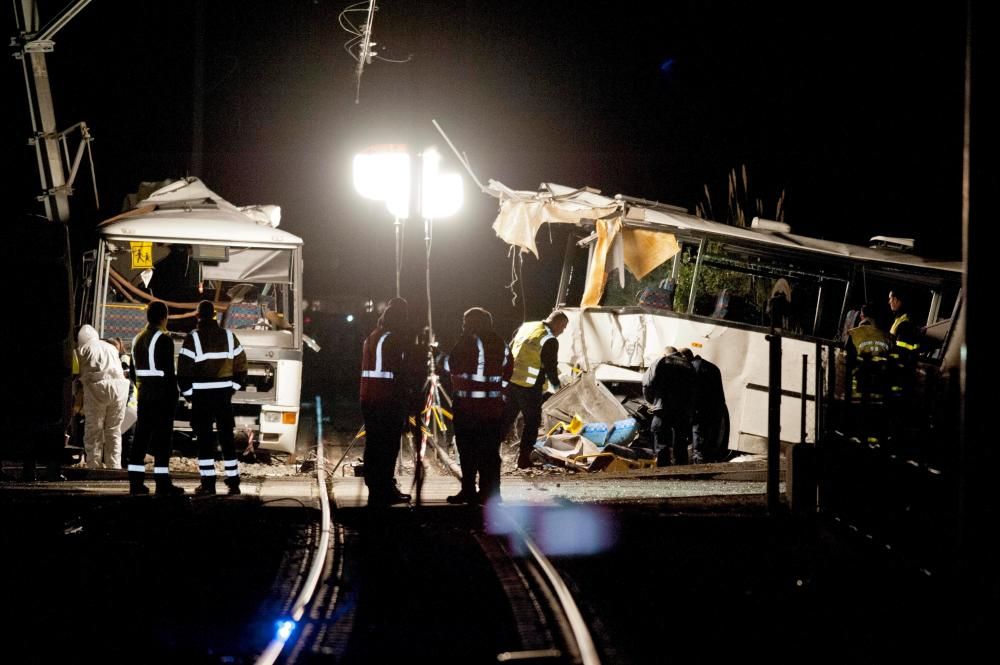 Un tren envesteix un autobús escolar a Perpinyà i causa quatre morts