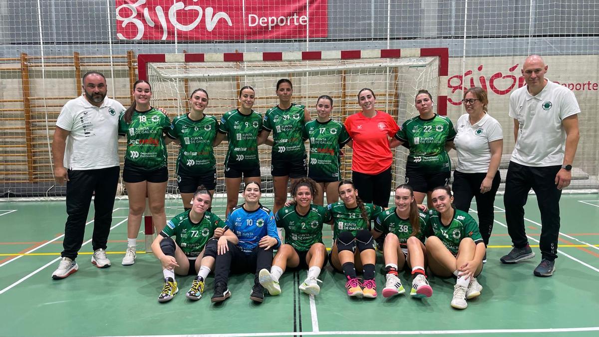 Formación meañesa en la cancha asturiana.