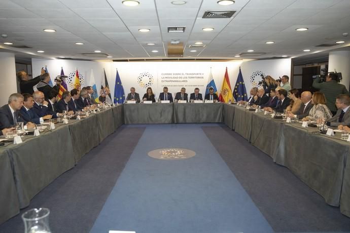 28.01.20. Las Palmas de  Gran Canaria. Cumbre sobre el transporte y la movilidad de los territorios extrapeninsulares. Presidencia del Gobierno de Canarias. Foto Quique Curbelo