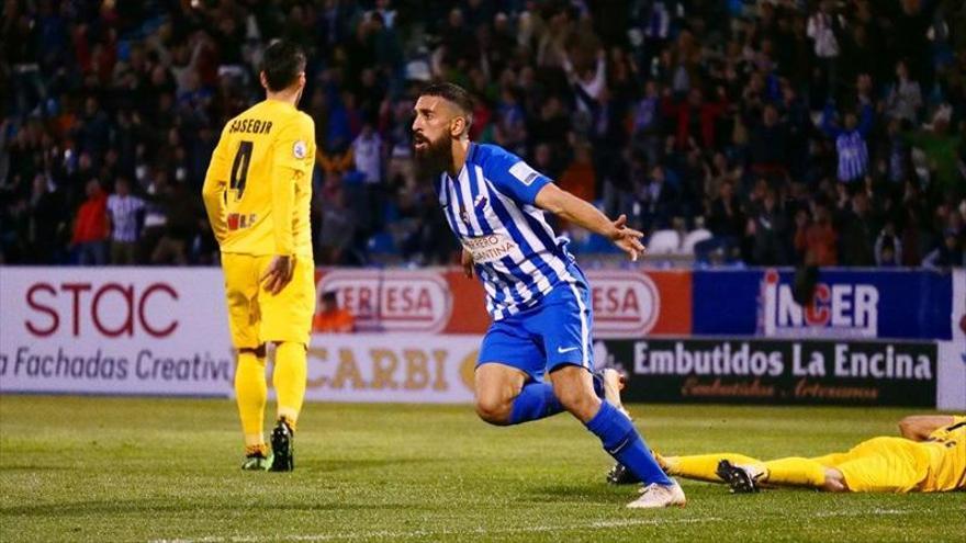 El club pretende la cesión de Carlos Bravo de la Ponferradina