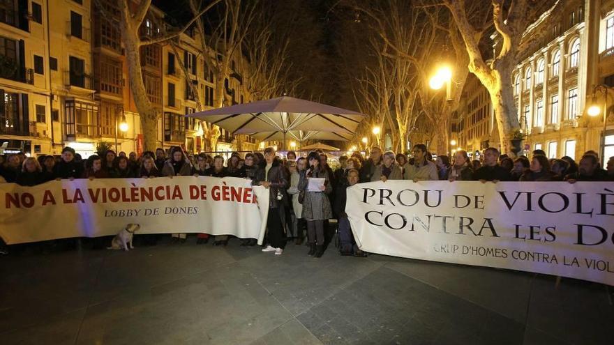 Concentración contra uno de los últimos crímenes de violencia de género que han ocurrido este año.